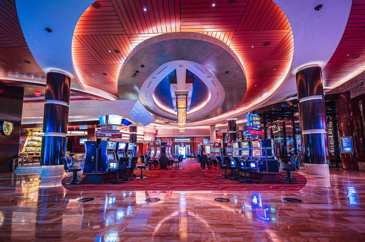 Luxury Stay & Casino Thrills at MajesticPalmResort